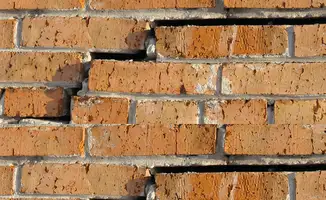 Brick wall with serious structural damage in Louisville, KY